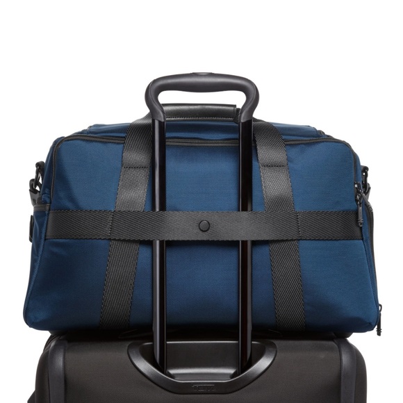 Tumi ALPHA BRAVO McCoy Gym Bag Navy & Black NWT EXCLUSIVE - Picture 5 of 7